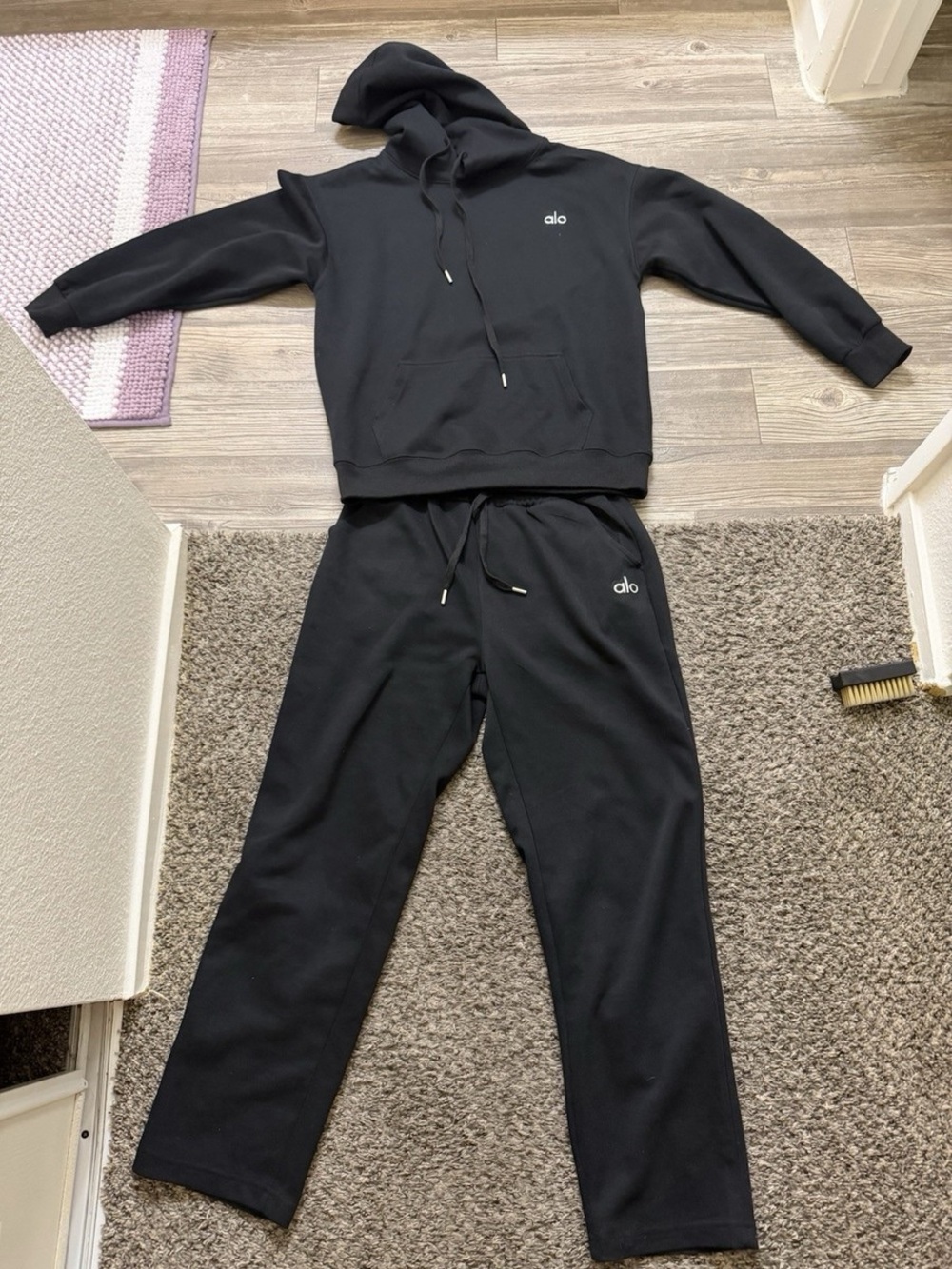 ALO Yoga Mens Black Hoodie & Jogger Set - Classic Cozy Loungewear
